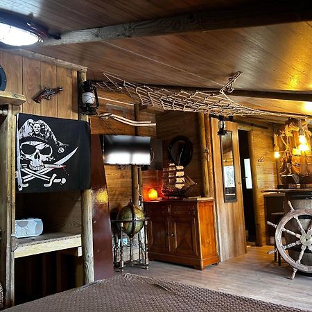 Les Chambres De Paulette Chambres A Theme Jack Sparrow Sainte-Marie-la-Mer Exterior foto