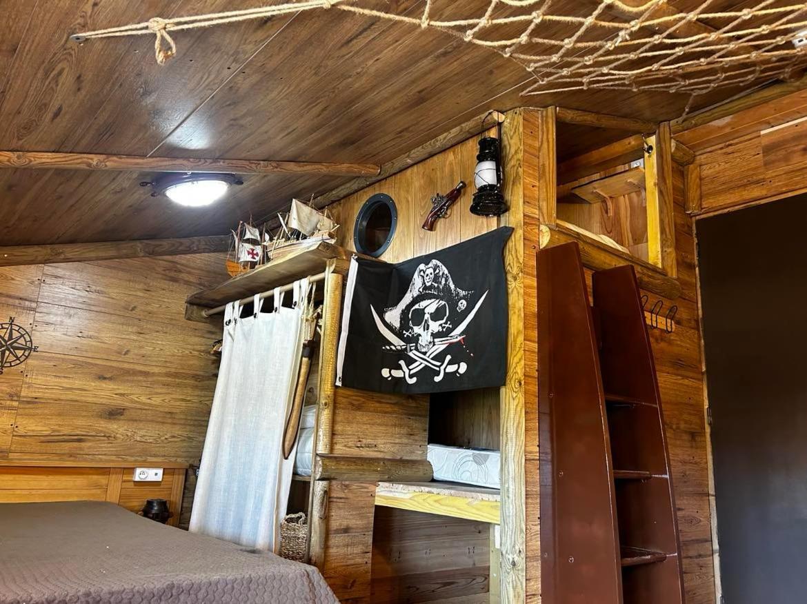 Les Chambres De Paulette Chambres A Theme Jack Sparrow Sainte-Marie-la-Mer Exterior foto